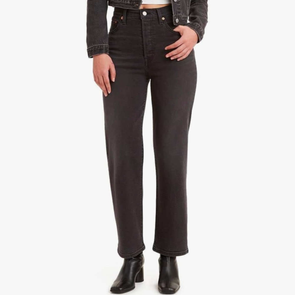 Size 30 black Levi's Women's Ribcage Straight Ankle Jeans